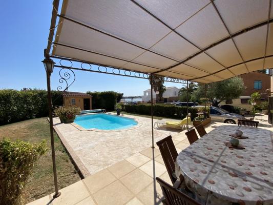 Fos-sur-Mer : Maison de type 6 avec vue sur étang sur une