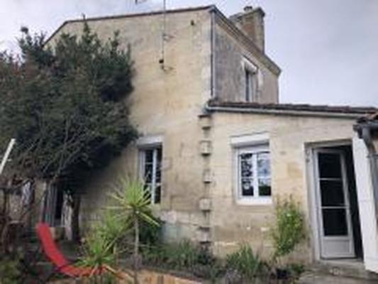 MAISON DE VILLE DEUX ETAGES JARDIN ET GRAND GARAGE