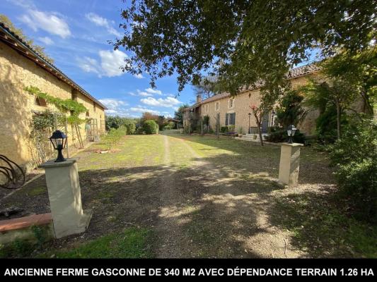 ANCIENNE FERME GASCONNE DE 340 M2 AVEC DÉPENDANCES