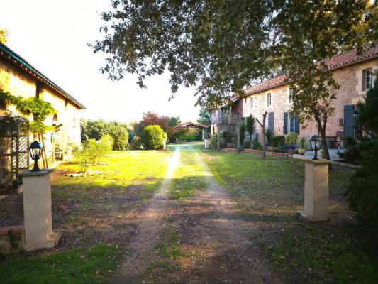 ANCIENNE FERME GASCONNE DE 340 M2 AVEC DÉPENDANCES