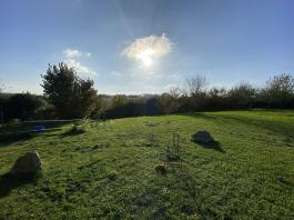 Pavillon de plain-pied de 96 m2 avec piscine naturelle