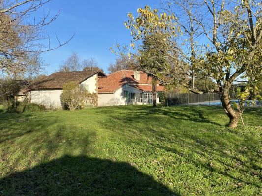 Maison de 157 m2 avec gîte piscine et dépendance