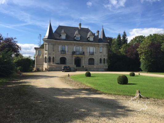 02860     Château de Monthenault . Vallée de l'Aisne