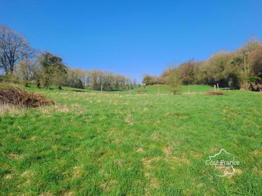 AISNE. Exclusivité. Petite fermette à restaurer dans village