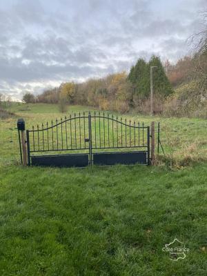 AISNE. Exclusivité. Petite fermette à restaurer dans village