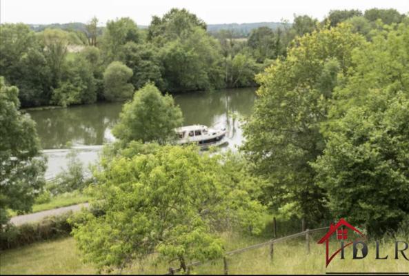 Magnifique Villa de 9 Pièces avec Vue sur la Rivière, Piscin