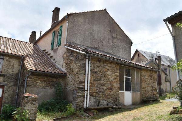 34220, sur les hauteurs,en limite de forêt, Maison d'habitation