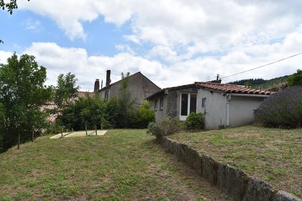 34220, sur les hauteurs,en limite de forêt, Maison d'habitation