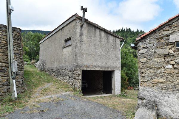 34220, sur les hauteurs,en limite de forêt, Maison d'habitation