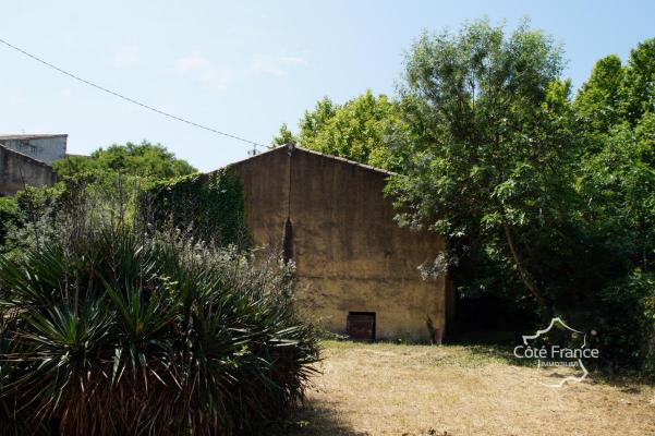 Maison de village à rafraîchir, trois chambres, 1000 m2 de t