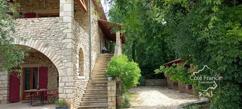 Mas en pierre gîte et chambres d'hôtes