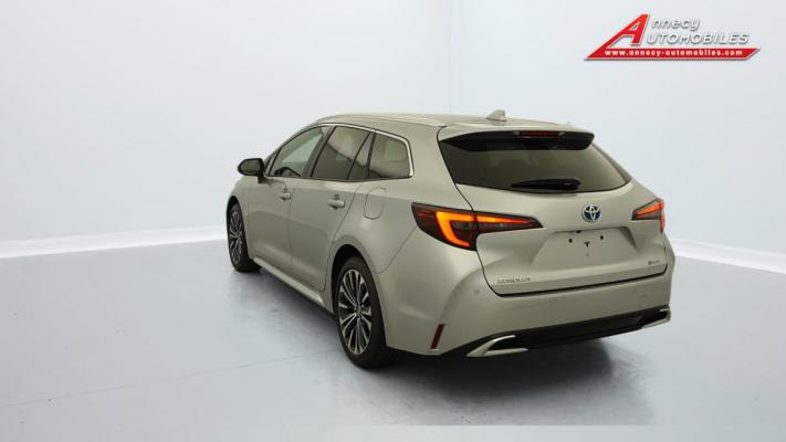 Toyota corolla touring sports Hybride 196ch Design