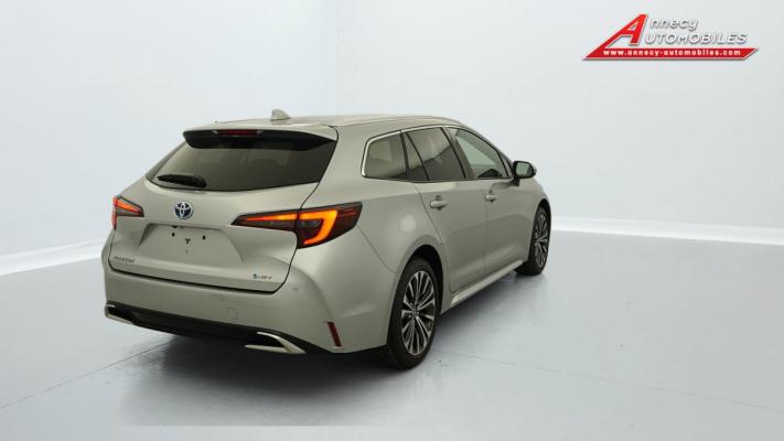 Toyota corolla touring sports Hybride 196ch Design