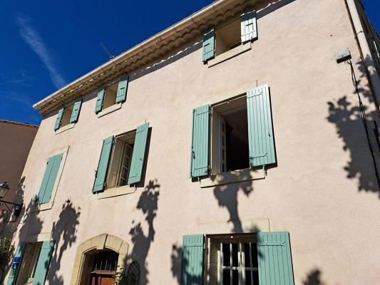 Le Barroux centre, propriété provençale 240m2, avec cour et jardin