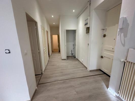 Beaubrun, EXCLUSIVITE. Beau T4 lumineux de 88 m2 + caves