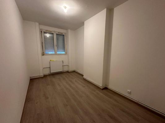 Beaubrun, EXCLUSIVITE. Beau T4 lumineux de 88 m2 + caves