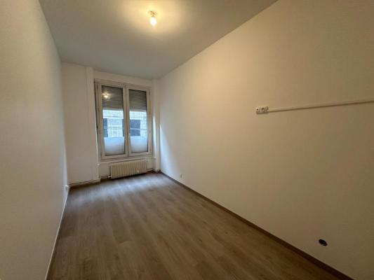 Beaubrun, EXCLUSIVITE. Beau T4 lumineux de 88 m2 + caves