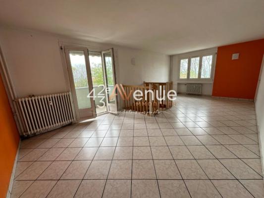 Villeboeuf le haut, duplex de 116 m2 (2 appartements réunis) + caves + garage