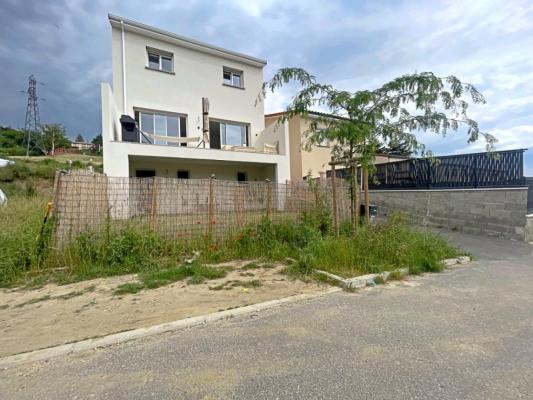 Maison contemporaine sur 2 niveaux 3 chambres + garage et jardin