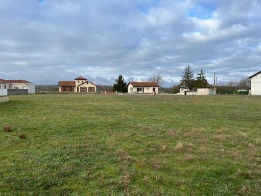 CUZIEU TERRAIN VIABILISE 1018 M² CONSTRUCTION LIBRE