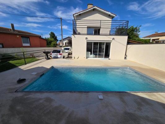 Maison individuelle rénovée à Neuf avec piscine