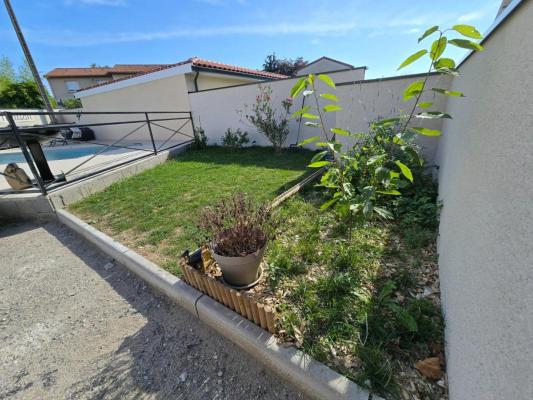 Maison individuelle rénovée à Neuf avec piscine