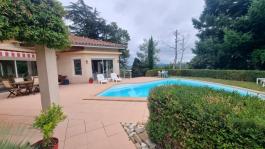 Grande villa familiale de 320m² sur un terrain arboré de 1795m² avec piscine