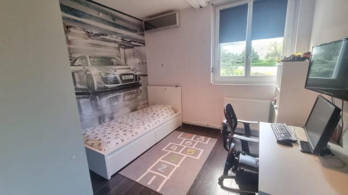 tènement immo: 2 appartements, un terrain de 1500m²  3 locaux