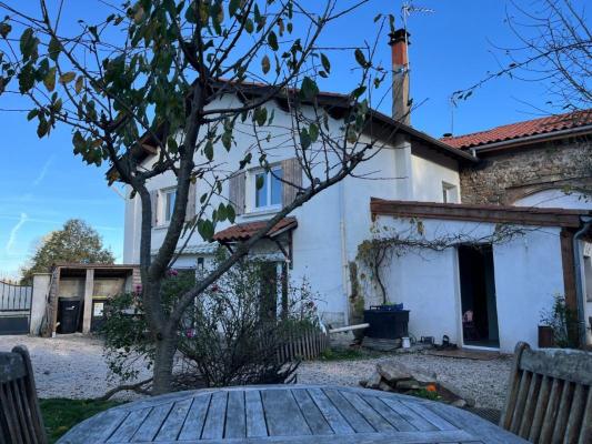 Maison de 90 m² sur terrain de 373 m² à Chazelles-sur-Lavieu