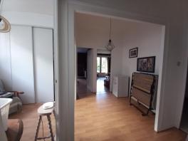 BEL APPARTEMENT BOURGEOIS T5 DANS MAISON  AVEC JARDIN COMMUN