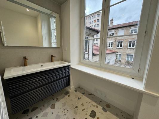 Appartement hausmannien refait à neuf !