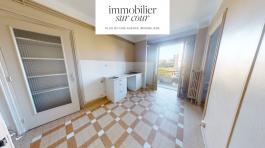 Firminy, dans bel immeuble, appartement type 3 avec balcon et garage