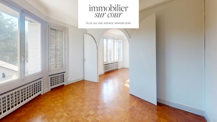 Firminy, dans bel immeuble, appartement type 3 avec balcon et garage