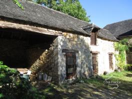 DORDOGNE- COLY- ENSEMBLE IMMOBILIER