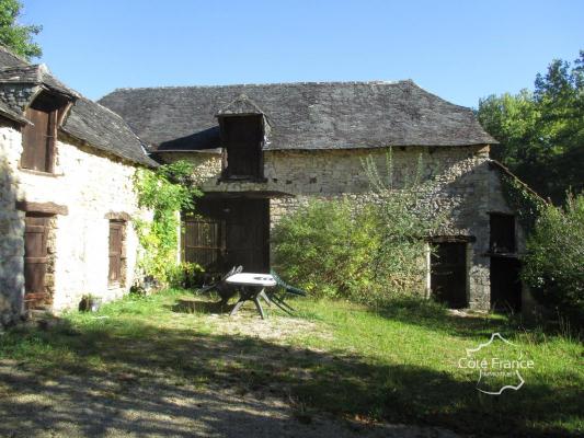 DORDOGNE- COLY- ENSEMBLE IMMOBILIER