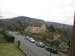 DORDOGNE-LES EYZIES-IMMEUBLE COMMERCIAL ET D'HABITATION