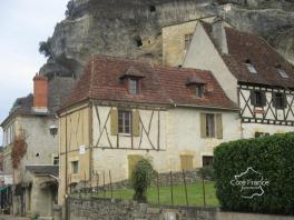 DORDOGNE-LES EYZIES-IMMEUBLE COMMERCIAL ET D'HABITATION