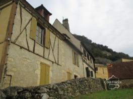 DORDOGNE-LES EYZIES-IMMEUBLE COMMERCIAL ET D'HABITATION