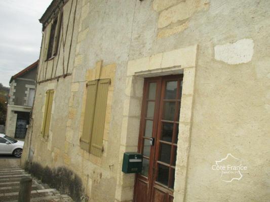 DORDOGNE-LES EYZIES-IMMEUBLE COMMERCIAL ET D'HABITATION