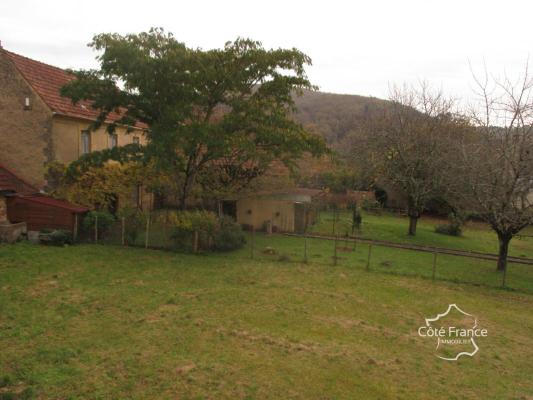 DORDOGNE-LES EYZIES-IMMEUBLE COMMERCIAL ET D'HABITATION