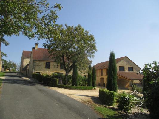 DORDOGNE-SARLAT LA CANEDA:  ENSEMBLE IMMOBILIER DE GITES