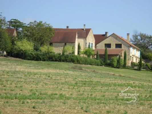 DORDOGNE-SARLAT LA CANEDA:  ENSEMBLE IMMOBILIER DE GITES