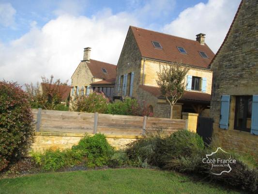 DORDOGNE-SARLAT LA CANEDA:  ENSEMBLE IMMOBILIER DE GITES