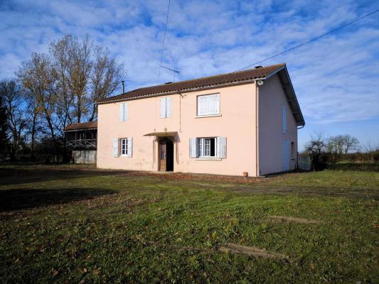 Maison de campagne avec hangars et terres