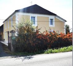 Beaumarches : Maison Ancienne Rénovée avec Grand Terrain Clos