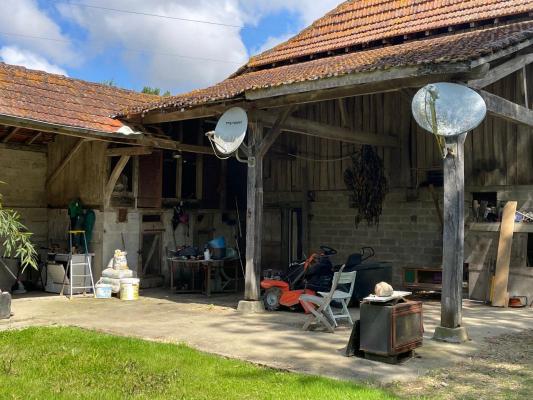 Beaumarches : Maison Ancienne Rénovée avec Grand Terrain Clos