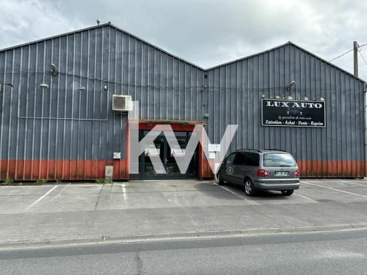 À vendre - local d'activité à Hoymille avec cour et parkings