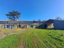 Ancien corps de ferme 140m² hab + 280m² dépendances