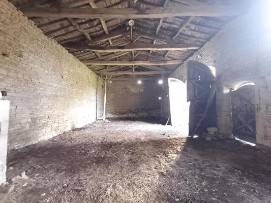 Ancien corps de ferme 140m² hab + 280m² dépendances