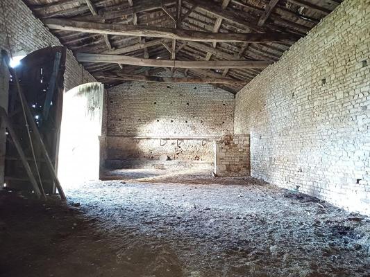 Ancien corps de ferme 140m² hab + 280m² dépendances